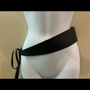 Express- Black leather belt with hanging tassels